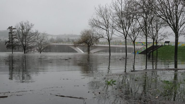 Jornal Campeão: Risco de evacuação em Coimbra mantém-se até ao final do dia