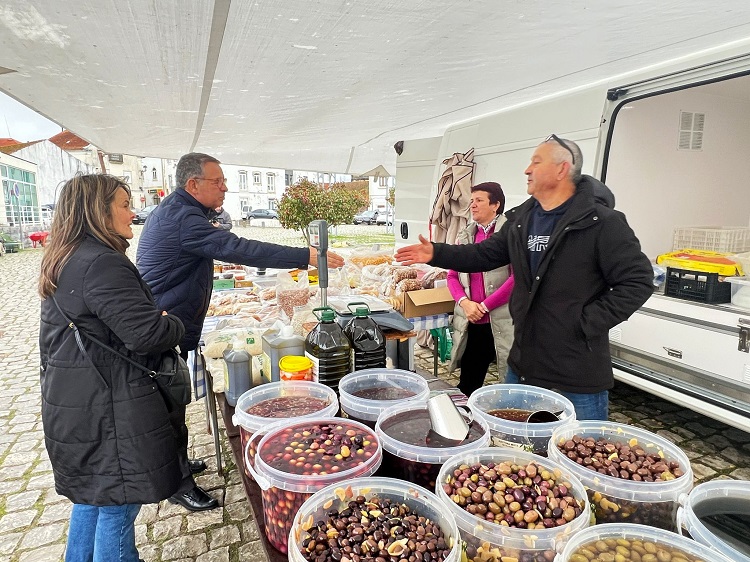 Jornal Campeão: António José Seguro já viu em Soure a feira semanal a funcionar