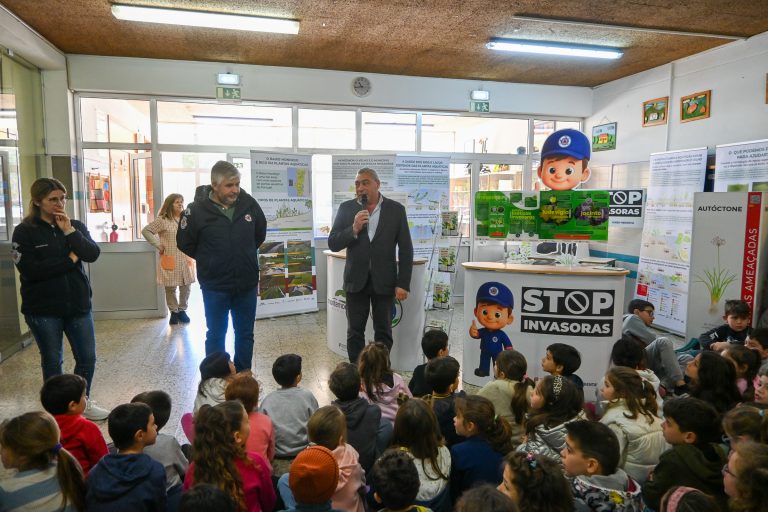 Jornal Campeão: Exposição leva alerta ambiental a 300 alunos da Escola Básica de Arazede