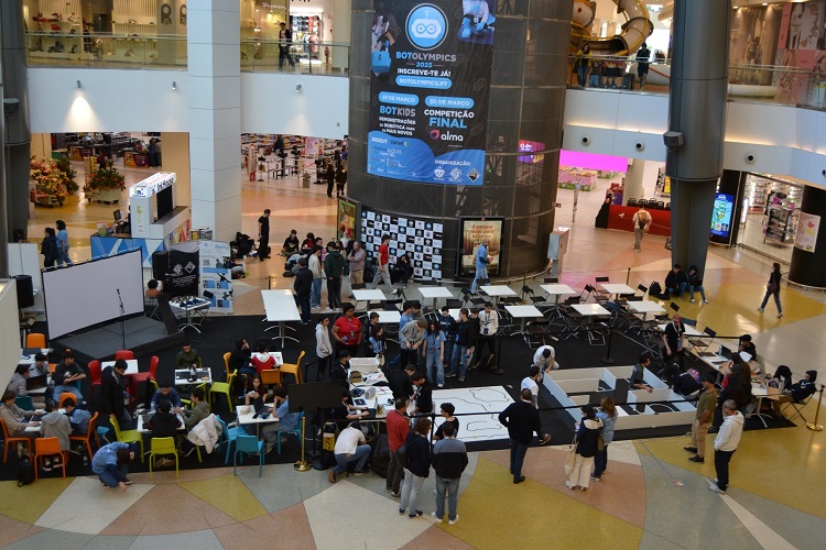 Jornal Campeão: BotOlympics dá a conhecer em Coimbra o mundo da robótica e da Engenharia Electrotécnica