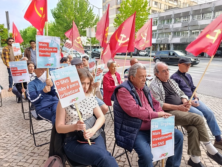 Jornal Campeão: PCP fez acção em Coimbra em defesa do SNS