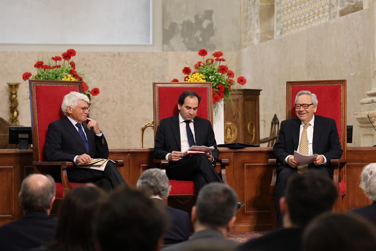Jornal Campeão: Presidente da AR reconhece papel da Faculdade e Direito de Coimbra na Constituição
