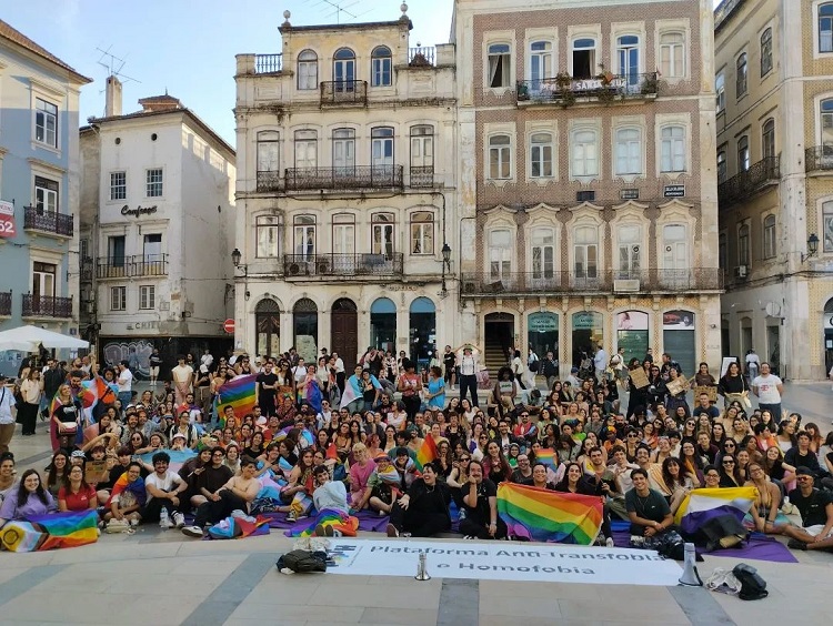 Jornal Campeão: Mais de 300 pessoas marcham em Coimbra contra a homofobia e transfobia