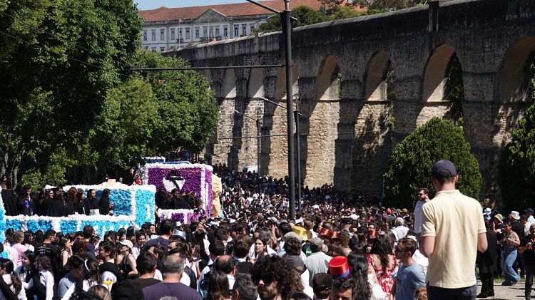 Jornal Campeão: Cortejo da Queima das Fitas condiciona trânsito no domingo em Coimbra